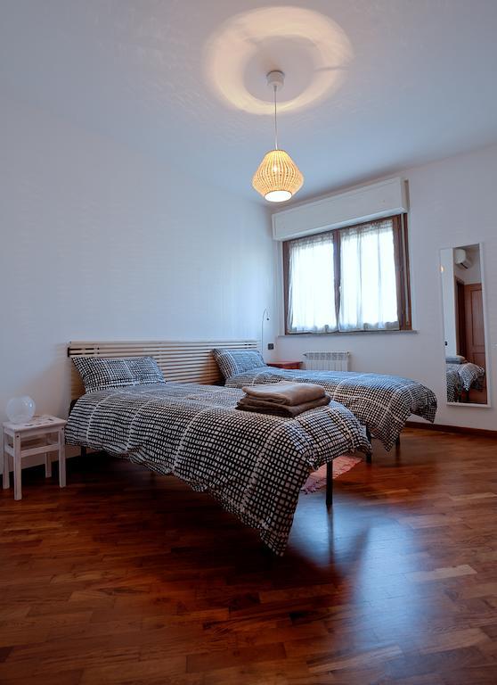 فيوميتشينو B&B Feel At Home الغرفة الصورة